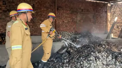 Illegal firecracker factory fire in rented house, two minors swinging