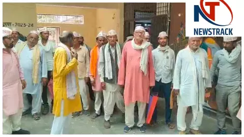 Mahoba News: महोबा में किसानों का हंगामा, एमएसपी खरीद में भ्रष्टाचार पर डीएम को ज्ञापन