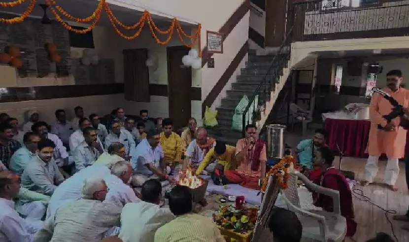 Kasganj News: परशुराम जयंती पर हवन-यज्ञ, नीरज शर्मा बोले—सनातन की रक्षा सभी वर्गों की जिम्मेदारी