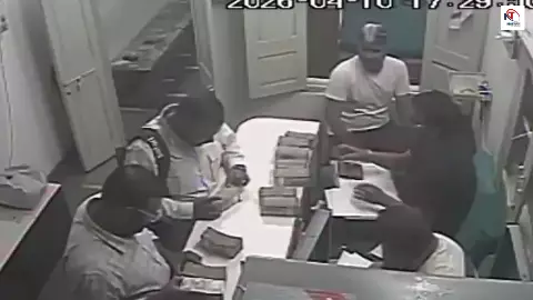 सूरत में AAP नेताओं के करीबियों का हवाला कांड बेनकाब! CCTV में कैद हुआ नोटों का ढेर, दिल्ली से जुड़ा है कनेक्शन