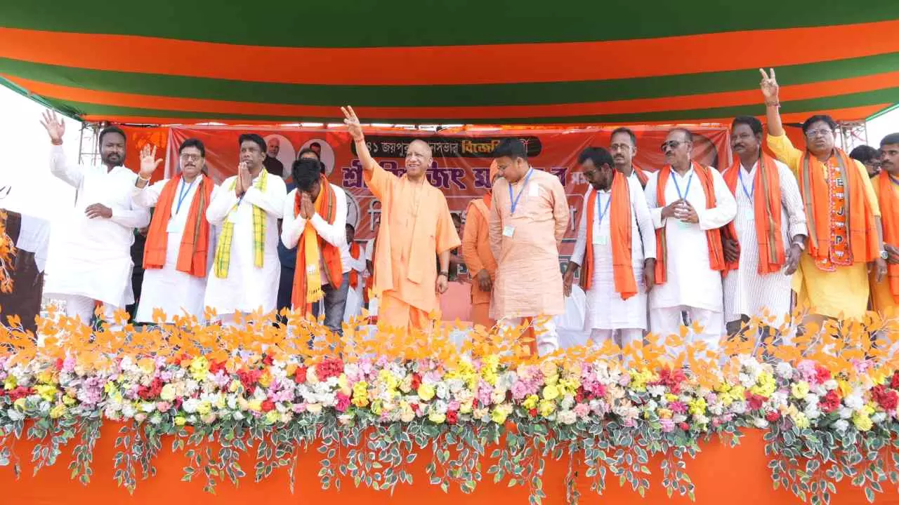 CM Yogi in Garbeta: TMC Ruined Bengal, Time for Double Engine Govt ...