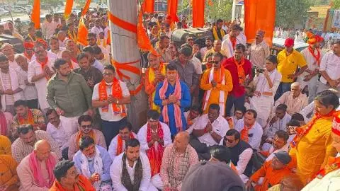 Jaunpur News: जौनपुर कुल्हनामऊ में भगवान परशुराम की 11 फीट प्रतिमा का भव्य अनावरण, श्रद्धा का माहौल Jaunpur News: जौनपुर कुल्हनामऊ में भगवान परशुराम की 11 फीट प्रतिमा का भव्य अनावरण, श्रद्धा का माहौल