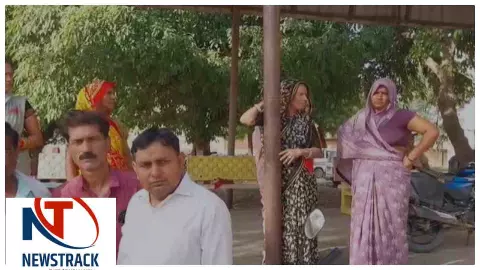 Aligarh News: दहेज की मांग पूरी न होने पर दूल्हा बारात लेकर फरार, अलीगढ़ में टूटा दुल्हन का सपना Aligarh News: दहेज की मांग पूरी न होने पर दूल्हा बारात लेकर फरार, अलीगढ़ में टूटा दुल्हन का सपना