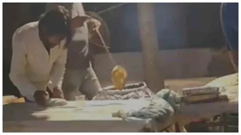 Hapur News : शादी समारोह में तंदूर की रोटी पर आपत्तिजनक हरकत का वीडियो वायरल, पुलिस जांच में जुटी Hapur News : शादी समारोह में तंदूर की रोटी पर आपत्तिजनक हरकत का वीडियो वायरल, पुलिस जांच में जुटी