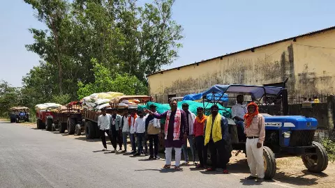 Panic at wheat buying centres: farmers yearning in scorching heat, warn of massive agitation