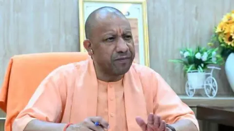 Jhansi News:नकल और अफवाह पर सख्ती, स्मार्ट मीटर शिकायतों के लिए हर जिले में शिविर: मुख्यमंत्री योगी