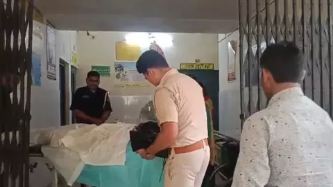 Lovers brother burns girlfriend alive in Bulandshahr, absconding accused Lovers brother burns girlfriend alive in Bulandshahr, absconding accused
