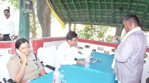 Police Resolution Day in Lakhimpur Kheeri, DM-SP hears problems