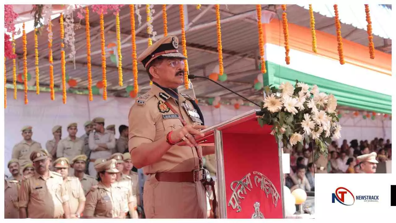 Jhansi News : झांसी में पासिंग आउट परेड, सैकड़ों नए सिपाही पुलिस बल में शामिल
