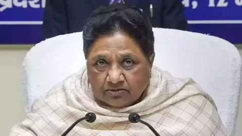 खत्म होने की कगार पर है बसपा? UP चुनाव से पहले मायावती खुद ही बनी अपना काल, एक फैसले ने हिलाई पार्टी की नींव