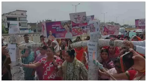 Chandauli News : चंदौली में महिला आरक्षण पर प्रदर्शन, अखिलेश-राहुल का पुतला फूंका Chandauli News : चंदौली में महिला आरक्षण पर प्रदर्शन, अखिलेश-राहुल का पुतला फूंका