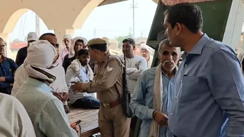 Mathura News: राया मंडी में गेहूं क्रय केंद्रों का DM ने किया निरीक्षण, दिए निर्देश