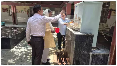 Jalaun News : जालौन अस्पताल में डीएम का छापा, लापरवाही पर सख्ती, सुधार के कड़े निर्देश Jalaun News : जालौन अस्पताल में डीएम का छापा, लापरवाही पर सख्ती, सुधार के कड़े निर्देश