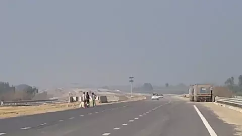 Unnao News: गंगा एक्सप्रेसवे का महामिलन: विकास की रफ्तार को मिलेगा नया पंख, कल पीएम करेंगे उद्घाटन Unnao News: गंगा एक्सप्रेसवे का महामिलन: विकास की रफ्तार को मिलेगा नया पंख, कल पीएम करेंगे उद्घाटन