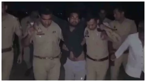 Etawah News :  इटावा में मुठभेड़ के बाद अवैध शस्त्र फैक्ट्री का भंडाफोड़, चार आरोपी गिरफ्तार