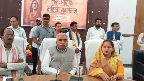 Raebareli: प्रभारी मंत्री राकेश सचान ने विकास कार्यों की समीक्षा की; विपक्षी दलों पर साधा निशाना Raebareli: प्रभारी मंत्री राकेश सचान ने विकास कार्यों की समीक्षा की; विपक्षी दलों पर साधा निशाना