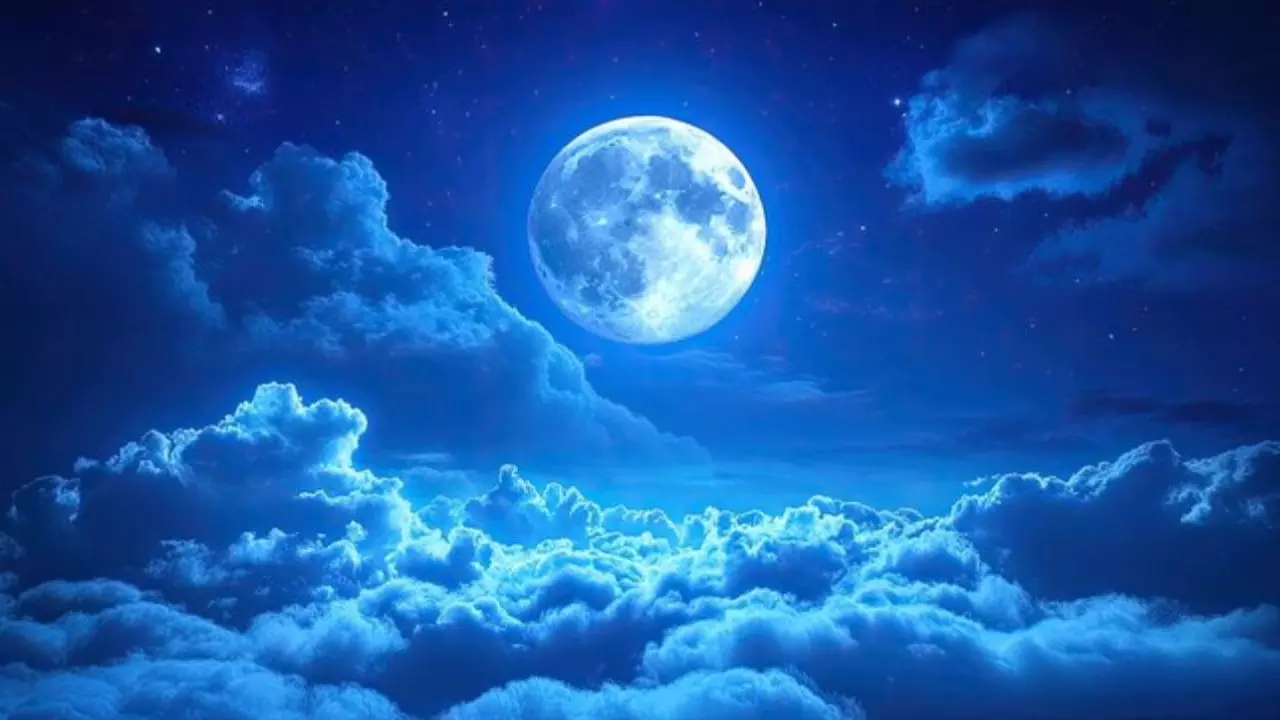 The Moon Will Create History in May 2026, With Two Special Sights  Simultaneously | Newstrack | Rare Moon Event 2026: मई 2026 में चंद्रमा  रचेगा इतिहास, एक साथ होंगे दो खास नजारे! | News Track in Hindi