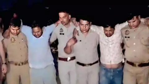 Bulandshahr News: बुलंदशहर ट्रिपल मर्डर: दो और आरोपी मुठभेड़ में घायल, अब तक 5 गिरफ्तार Bulandshahr News: बुलंदशहर ट्रिपल मर्डर: दो और आरोपी मुठभेड़ में घायल, अब तक 5 गिरफ्तार