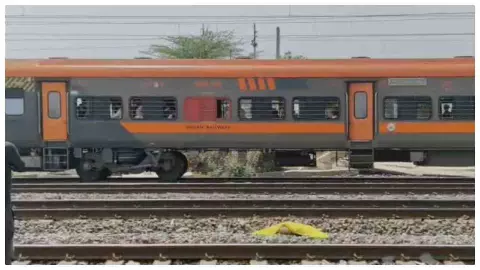 Chandauli News : चंदौली में दर्दनाक हादसा, ट्रेन के आगे कूदकर महिला-पुरुष ने दी जान