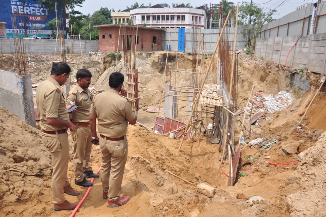 Lucknow Building Accident| Worker Killed After Basement Collapse in ...