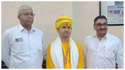 Mathura News : गौमाता के सम्मान के लिए फलाहारी महाराज की भावुक अपील