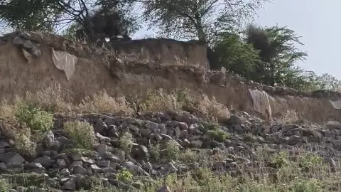 Banda News: बांदा में 33 करोड़ की स्टोन पिचिंग एक साल में बही, भ्रष्टाचार और घटिया निर्माण के आरोप