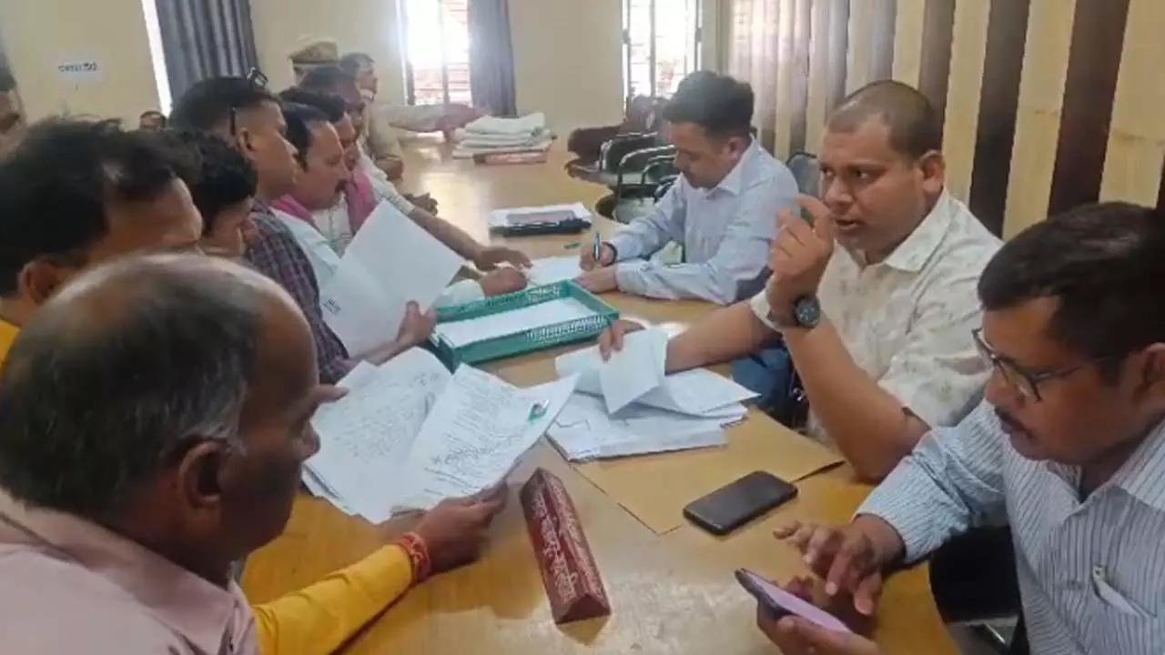 DM-SP raises questions over ‘Mahfil’ Ujri of Solution Day, attitude of officials