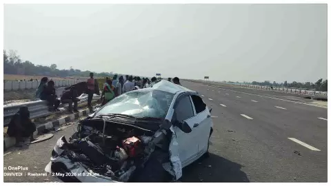 Raebareli News : रायबरेली: गंगा एक्सप्रेसवे पर भीषण हादसा, एक परिवार के तीन लोग घायल Raebareli News : रायबरेली: गंगा एक्सप्रेसवे पर भीषण हादसा, एक परिवार के तीन लोग घायल