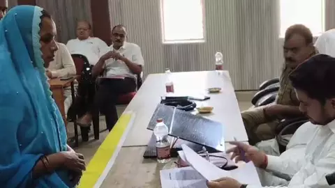 Sonbhadra charges bank friend with scam, group strike