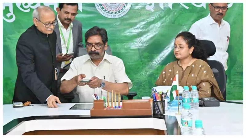 Jharkhand News : सीएम हेमंत सोरेन ने जनगणना-2027 की स्व-गणना प्रक्रिया पूरी की, लोगों से की अपील Jharkhand News : सीएम हेमंत सोरेन ने जनगणना-2027 की स्व-गणना प्रक्रिया पूरी की, लोगों से की अपील