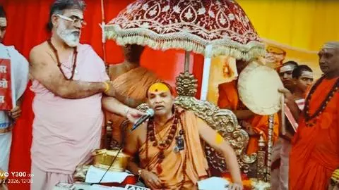 Gorakhpur News: गोरखपुर में शंकराचार्य का सियासी हमला, योगी- मोदी पर तीखे बयान, गोविष्टि यात्रा शुरू Gorakhpur News: गोरखपुर में शंकराचार्य का सियासी हमला, योगी- मोदी पर तीखे बयान, गोविष्टि यात्रा शुरू
