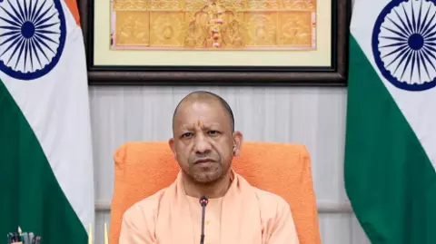 Lucknow News: मौसम पर CM योगी सख्त: अधिकारियों को फील्ड में रहने और 24 घंटे में राहत देने के निर्देश