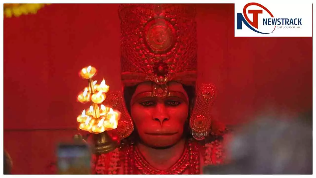 Lucknow News : आस्था की कतारें, जयकारों की गूंज: पहले बड़े मंगल पर हनुमान मंदिर में उमड़ा जनसैलाब