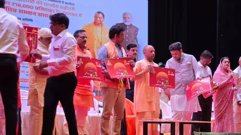Gorakhpur News: शिक्षामित्रों को बड़ी सौगात: 5 लाख रुपये का कैशलेस स्वास्थ्य कवर देने का ऐलान Gorakhpur News: शिक्षामित्रों को बड़ी सौगात: 5 लाख रुपये का कैशलेस स्वास्थ्य कवर देने का ऐलान