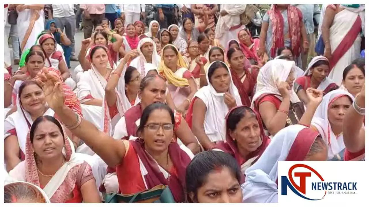 Chandauli News : जिले भर की आशा बहुओं का मानदेय अटका, सरकारी मैसेज पास पर खाते फेल Chandauli News : जिले भर की आशा बहुओं का मानदेय अटका, सरकारी मैसेज पास पर खाते फेल