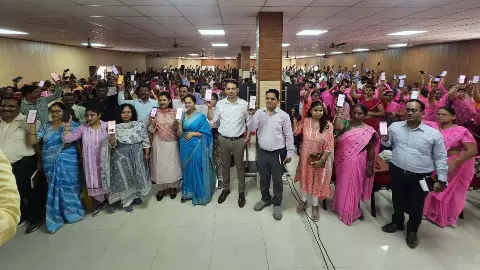 Census-2027 starts in Sonbhadra, fill in information from mobile