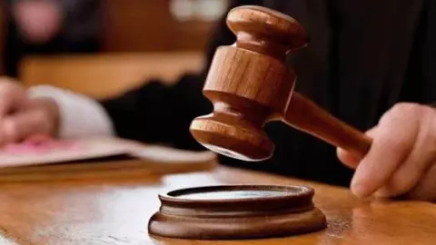 Chitrakoot News: पॉक्सो मामले में आरोपी फरार, जमानतदारों पर कार्रवाई के आदेश: चित्रकूट न्यायालय का अ