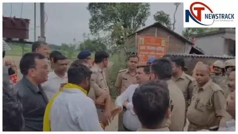 Pilibhit News: शराब की दुकान को लेकर गांव बना रणभूमि, पुलिस और ग्रामीणों में हुआ खूनी संघर्ष