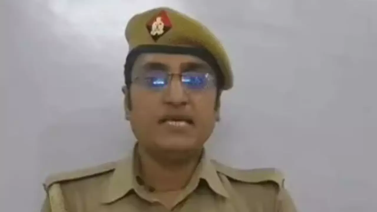 IPS अफसर चला रहे वसूली गैंग? हर महीने 8 लाख का खेल, वीडियो वायरल कर सिपाही ने खोली सिस्टम की पोल