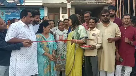 Pilibhit News: पीलीभीत में दो नई सीसी सड़कों का लोकार्पण, 20 साल पुरानी समस्या खत्म हुई