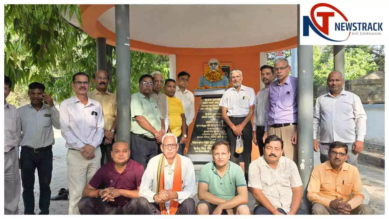 Raebareli News : रायबरेली में मनाई गई आचार्य महावीर प्रसाद द्विवेदी की 162वीं जयंती