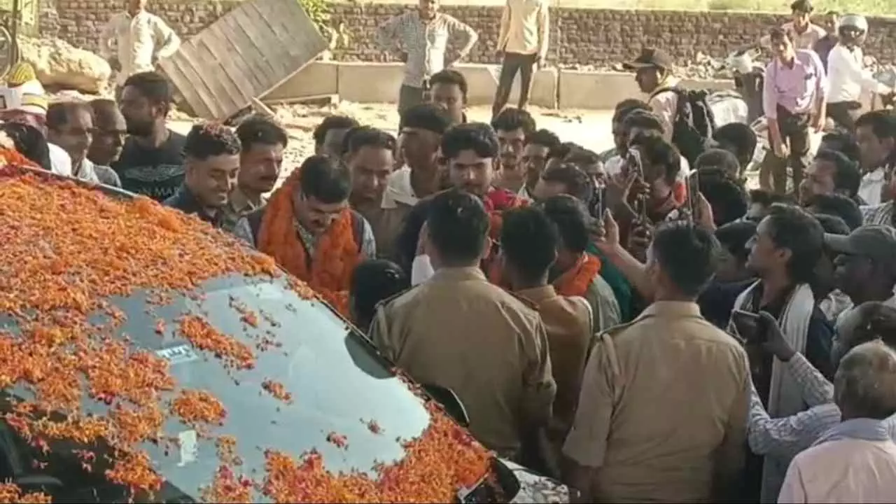 Pilibhit News: पीलीभीत में तेज हुआ सियासी संग्राम, मंत्री संजय गंगवार पर सपा का बड़ा हमला Pilibhit News: पीलीभीत में तेज हुआ सियासी संग्राम, मंत्री संजय गंगवार पर सपा का बड़ा हमला