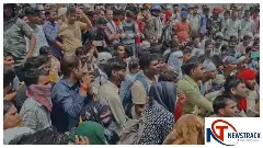 Kanpur Dehat News: काम अधिक…कम वेतन! फुटवियर कंपनी के बाहर कर्मचारियों का हंगामा, किया काम बंद Kanpur Dehat News: काम अधिक…कम वेतन! फुटवियर कंपनी के बाहर कर्मचारियों का हंगामा, किया काम बंद