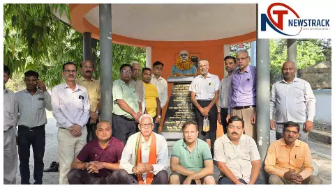 Raebareli News : रायबरेली में मनाई गई आचार्य महावीर प्रसाद द्विवेदी की 162वीं जयंती
