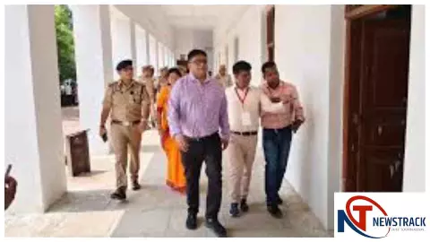 Basti News: बस्ती में पीजीटी परीक्षा को लेकर डीएम और एसपी ने परीक्षा केंद्रों का निरीक्षण किया