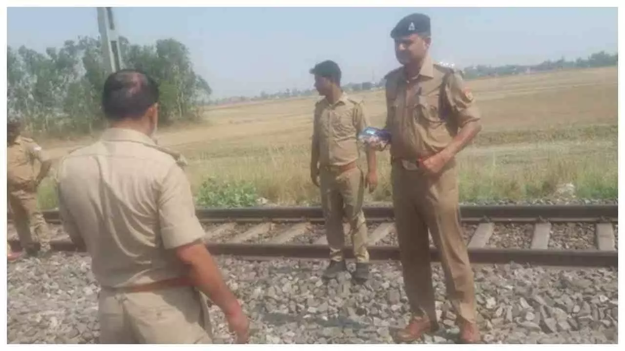 Chandauli News: चलती ट्रेन में गोली की आवाज से मची अफरा तफरी,शव नीचे फेंक, फरार हुए बदमाश