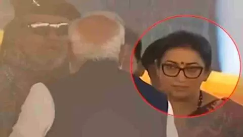 Smriti Irani-PM Modi Video