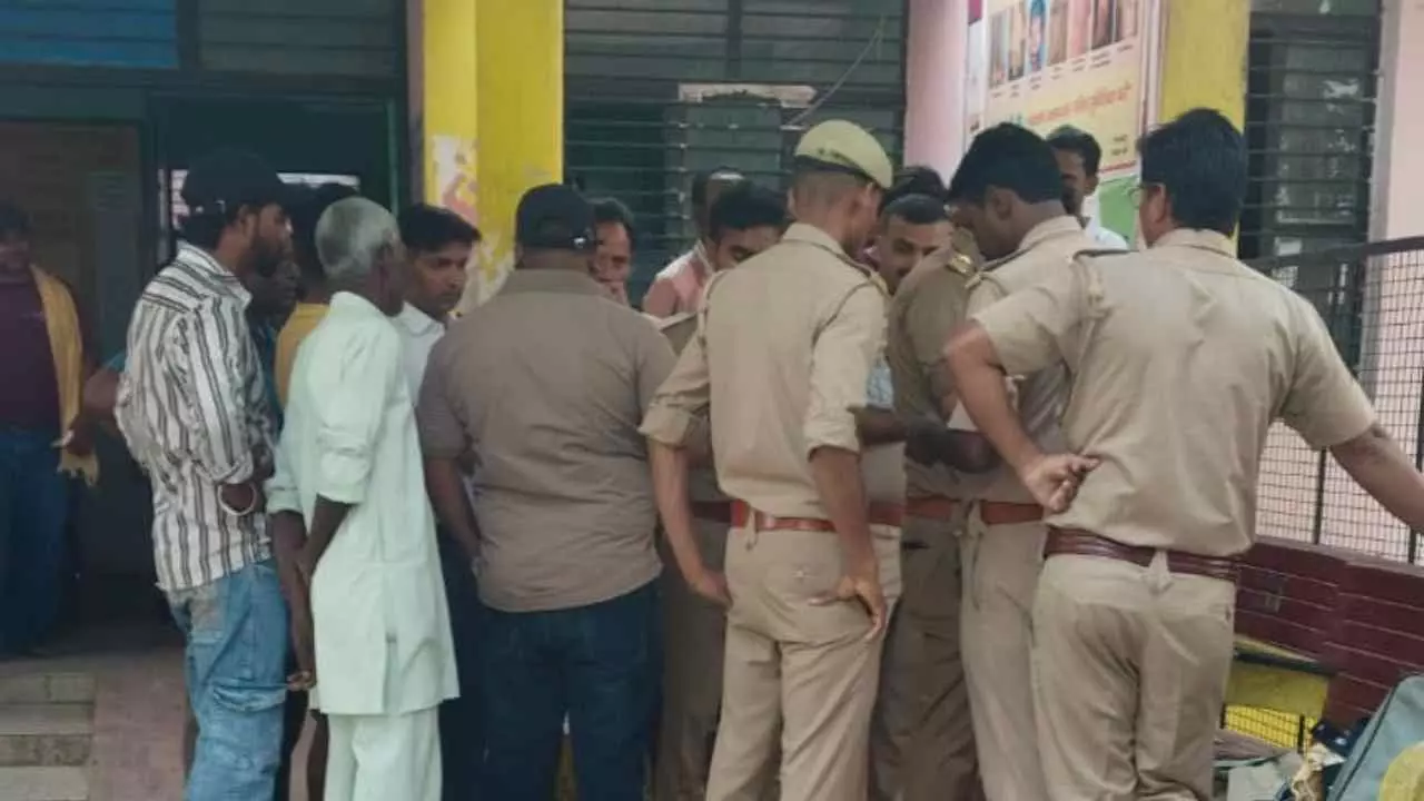 Lakhimpur Kheri Accident Breaking: गोला के बांकेगंज में ट्रैक्टर से बाइक भिड़ी, दो युवकों की मौत Lakhimpur Kheri Accident Breaking: गोला के बांकेगंज में ट्रैक्टर से बाइक भिड़ी, दो युवकों की मौत