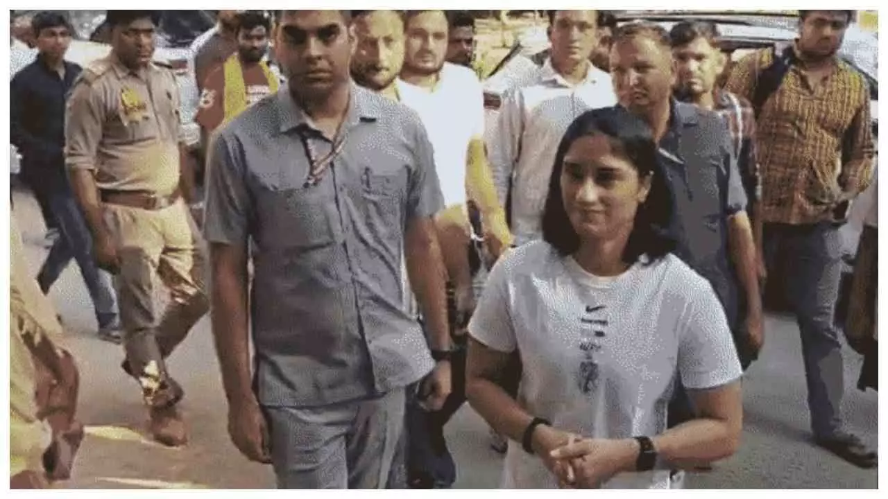 Gonda News: गोंडा में विनेश फोगाट और बृजभूषण शरण सिंह का सोशल मीडिया वार, बढ़ा विवाद