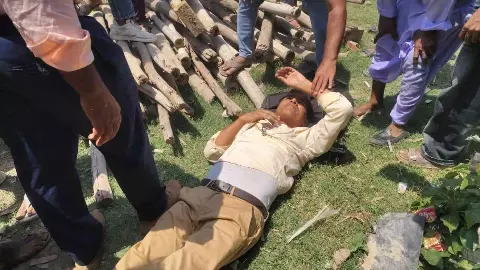 Bahraich News: आमने-सामने कारों की जोरदार टक्कर, एक कार बनी आग का गोला, आधा दर्जन लोग घायल